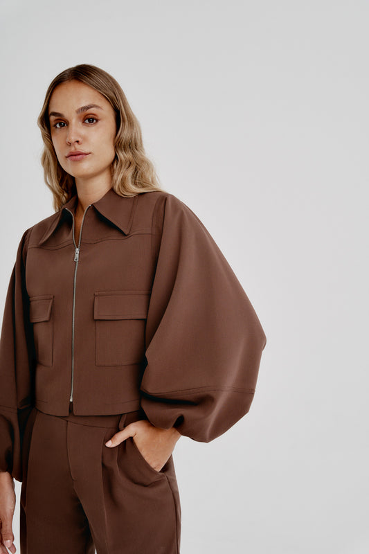 Cazadora cropped mangas abullonadas chocolate