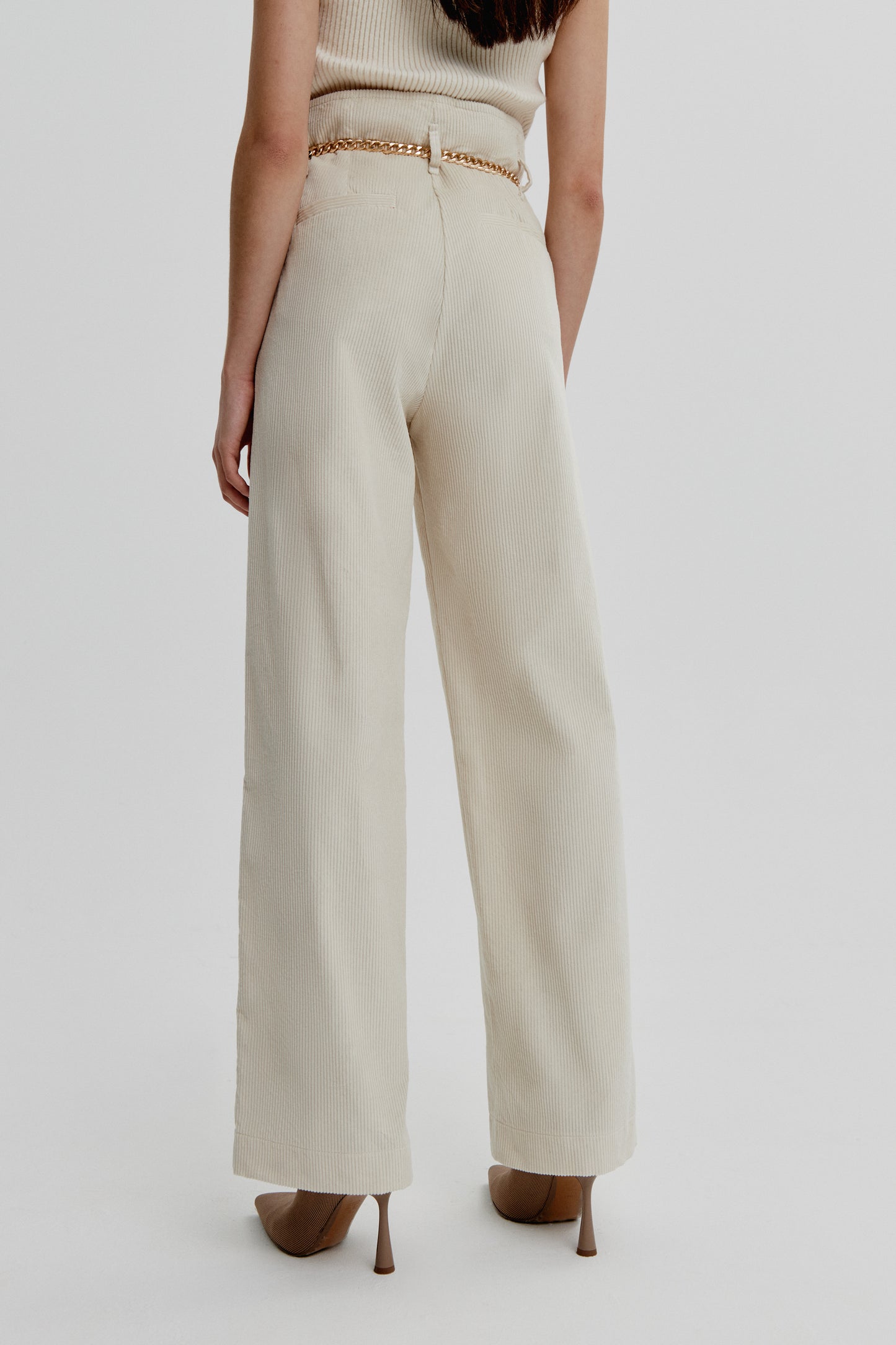 Pantalón tiro alto de pana blanco roto