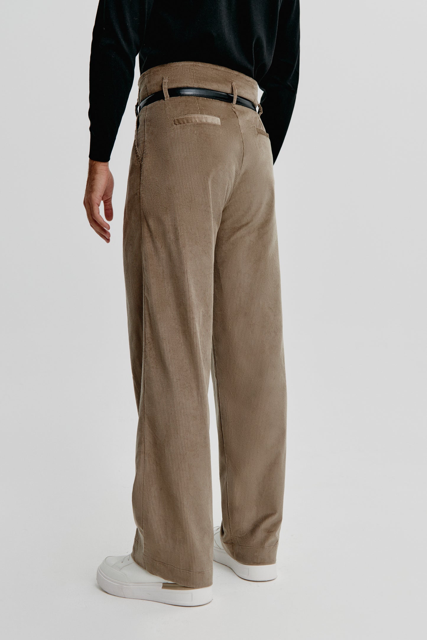 Pantalón tiro alto de pana topo