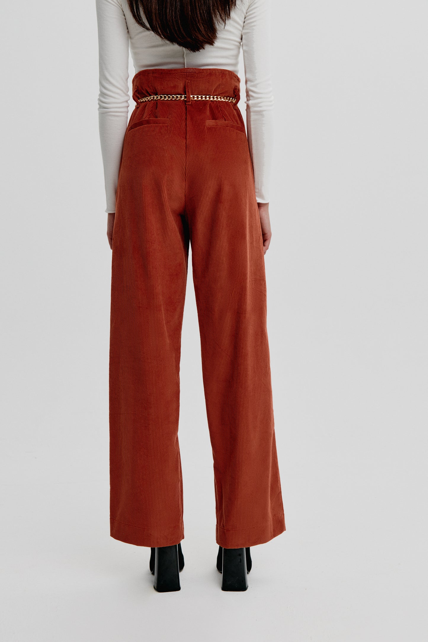 Pantalón tiro alto de pana teja