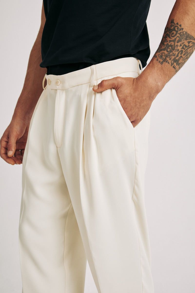 Pantalón cuatro pinzas blanco roto