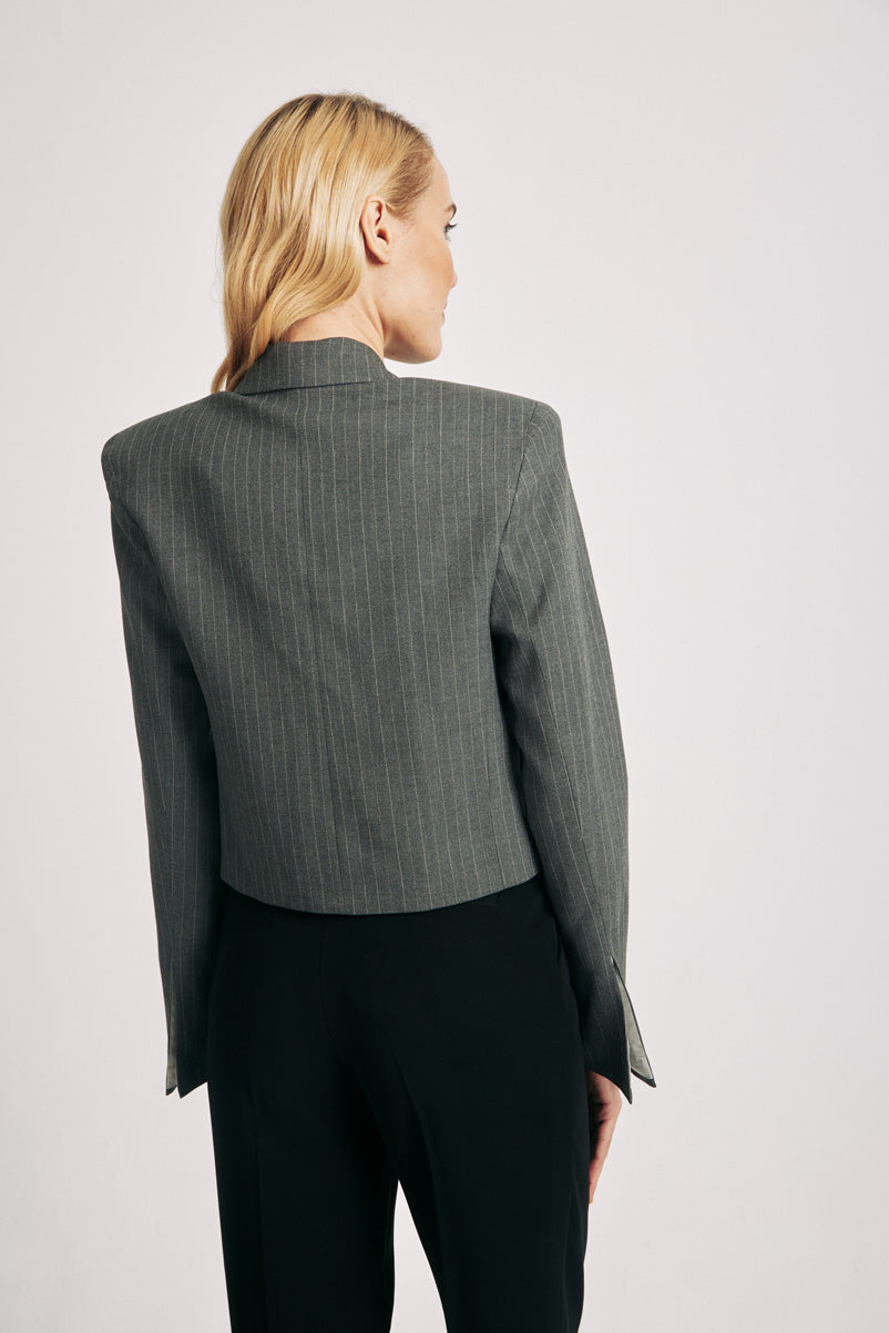 Blazer cropped gris raya diplomática
