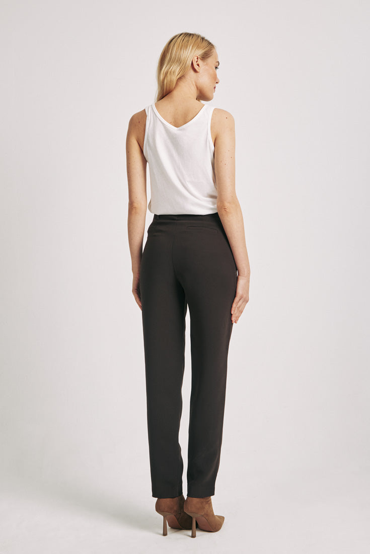 Pantalón bolsillos maxi marrón chocolate