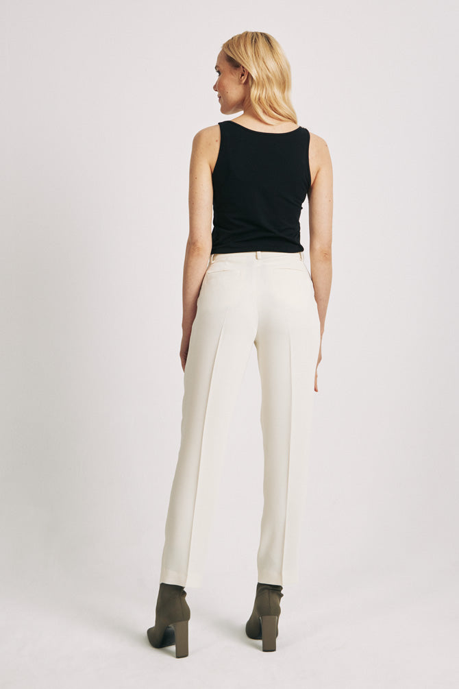 Pantalón cuatro pinzas blanco roto
