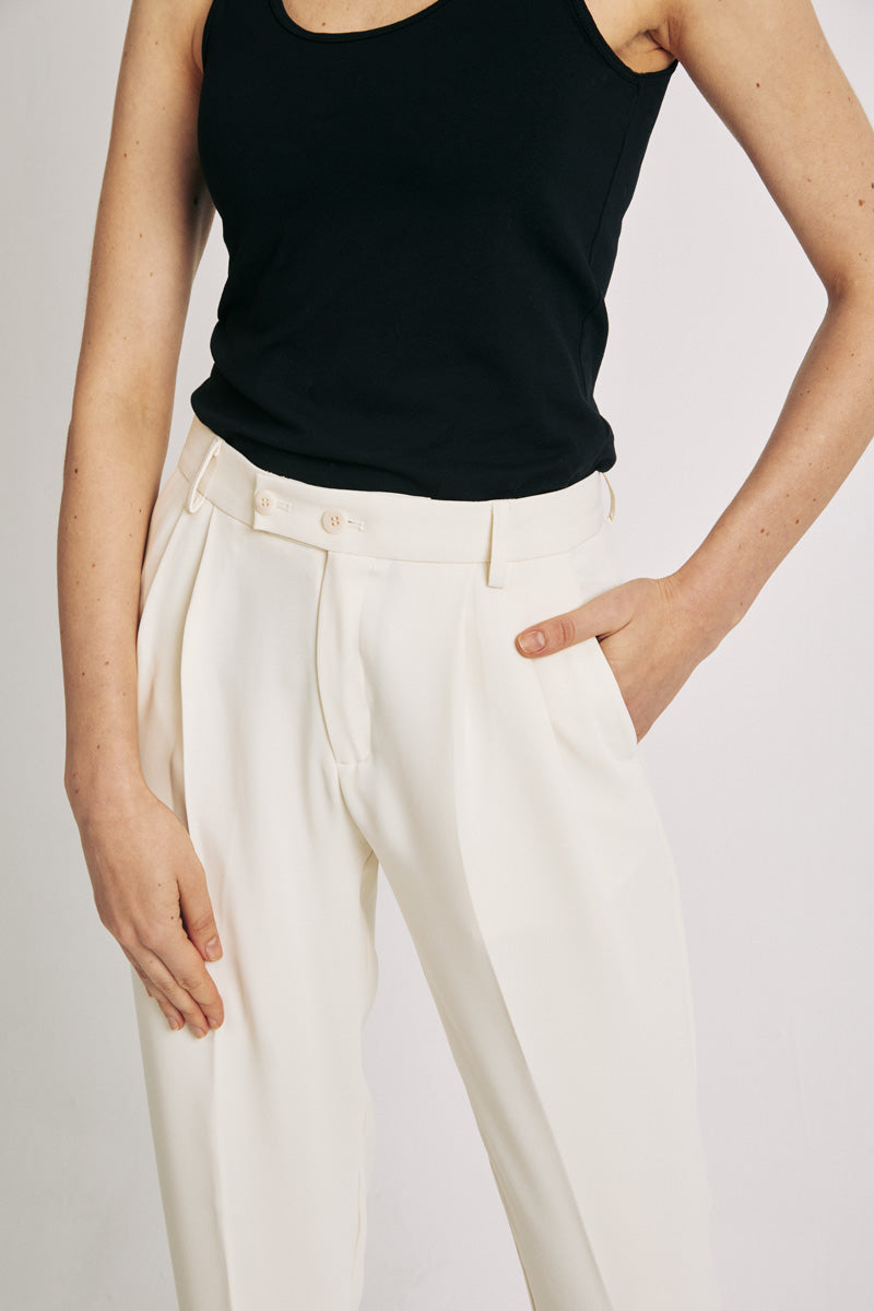 Pantalón cuatro pinzas blanco roto