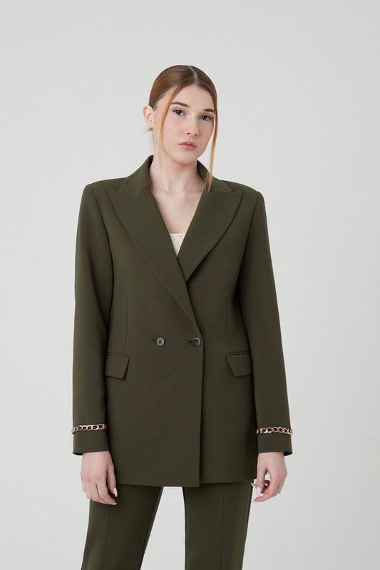 Blazer cruzada con cadenas caqui