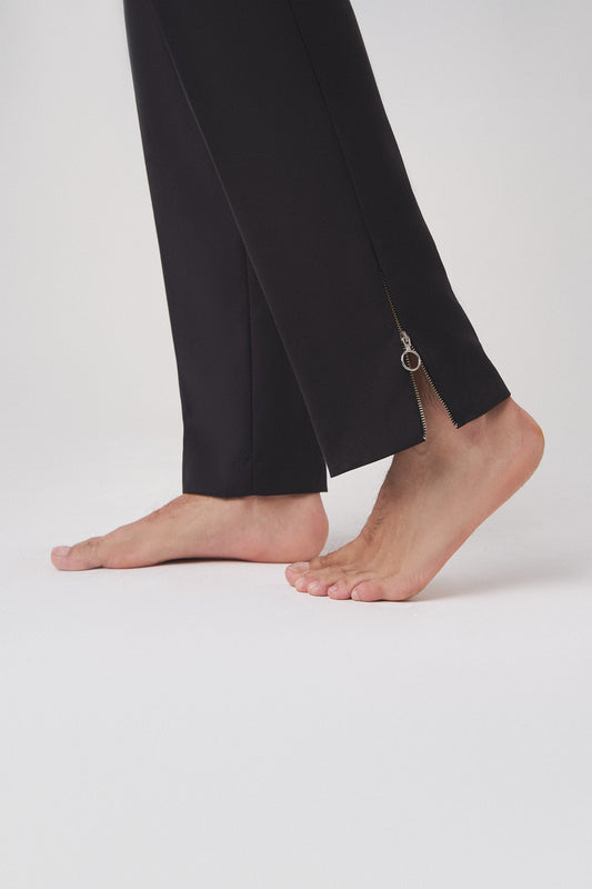 Pantalón cremalleras negro