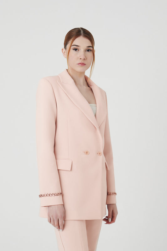 Blazer cruzada con cadenas rosa palo