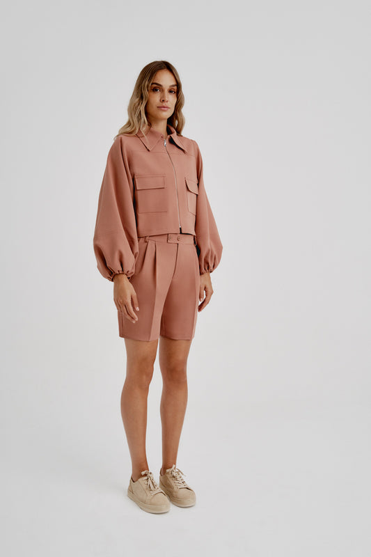 Cazadora cropped mangas abullonadas camel