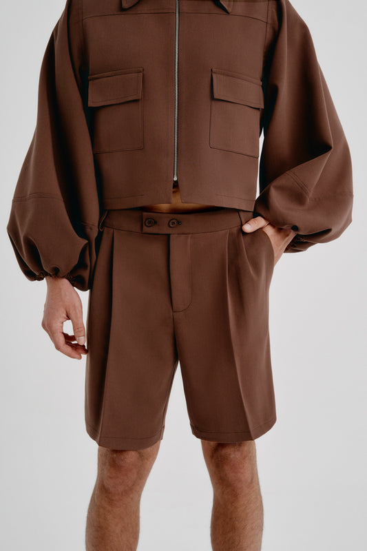 Pantalón pinzas corto chocolate