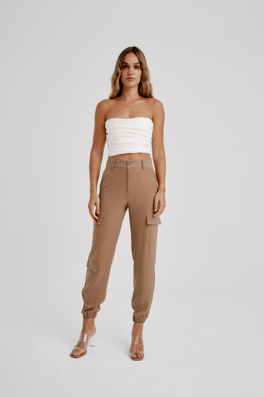 Pantalón cargo fluido camel