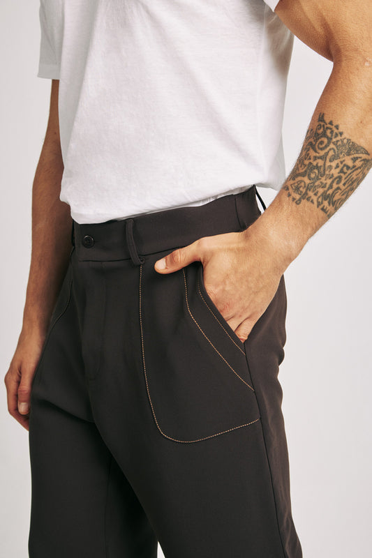 Pantalón bolsillos maxi marrón chocolate